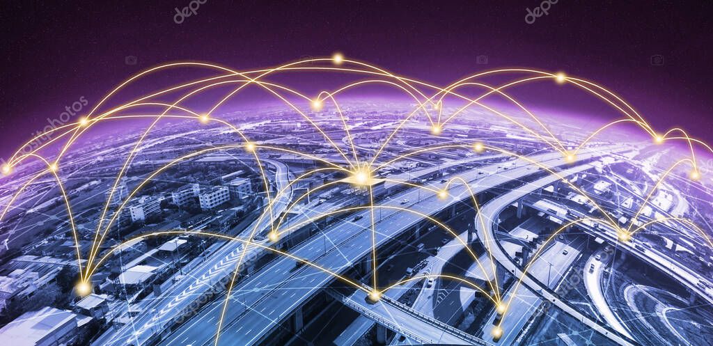 Bezdrôtová anténa nad vidieckou krajinou